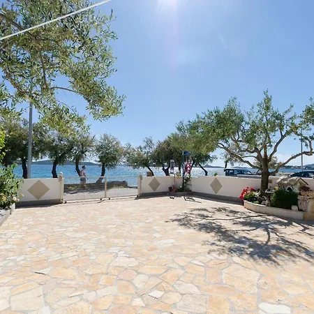 Ivanka On The Apartment *